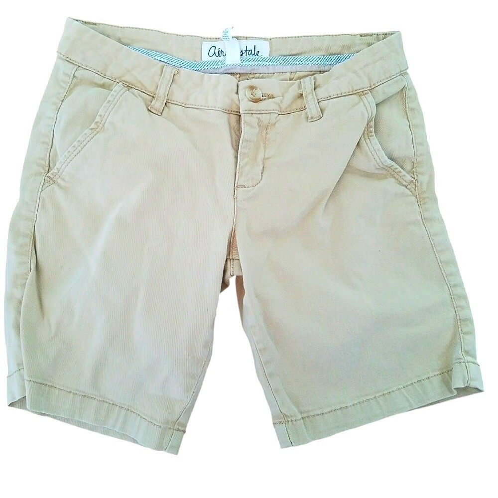 Tan Khaki Aeropostale Bermuda Shorts. Size 3/4